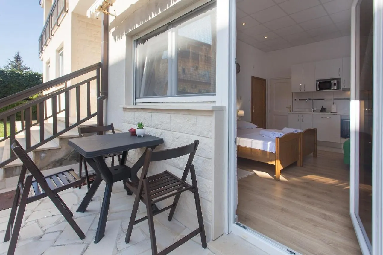 Apartments Villa Japeri Kastela