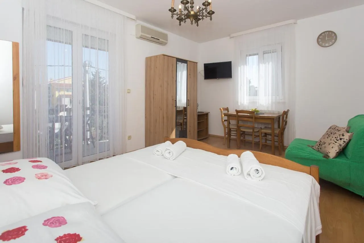 Apartments Villa Japeri Kastela