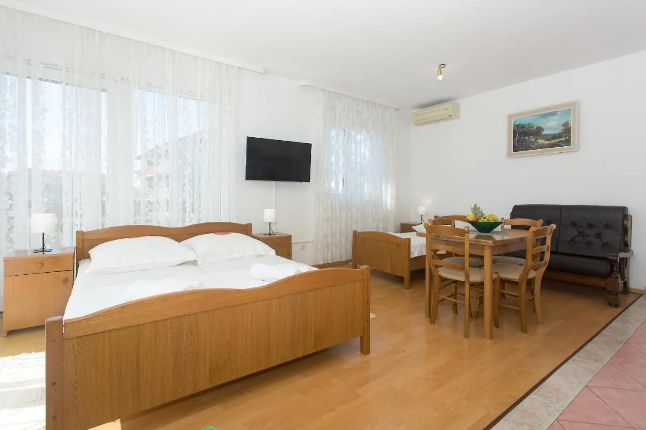 Apartments Villa Japeri Kastela