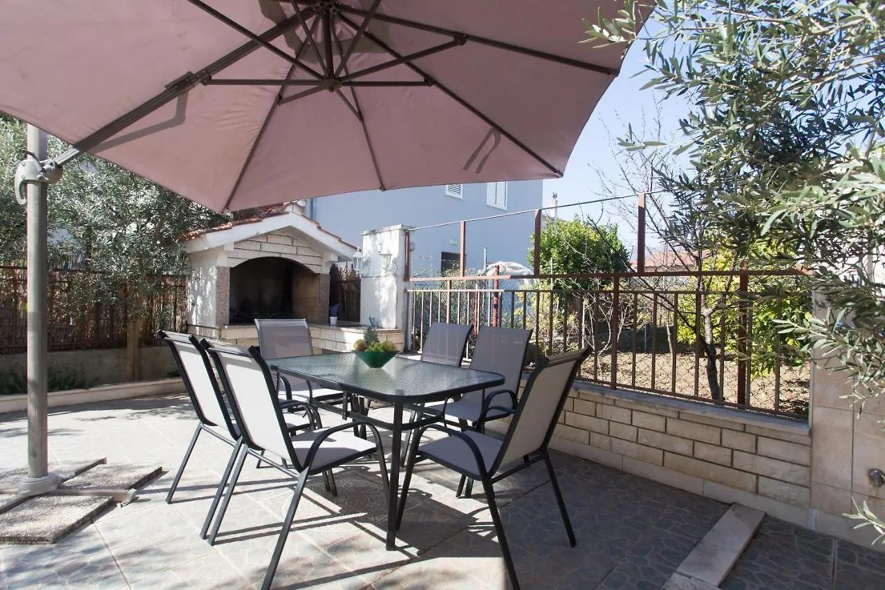 Apartments Villa Japeri Kastela