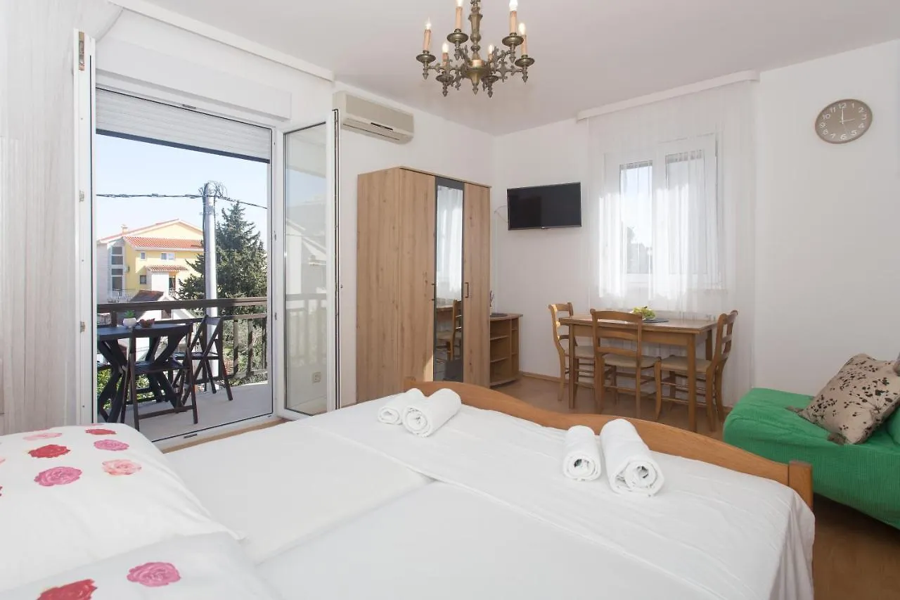 Apartments Villa Japeri Kastela 0*,