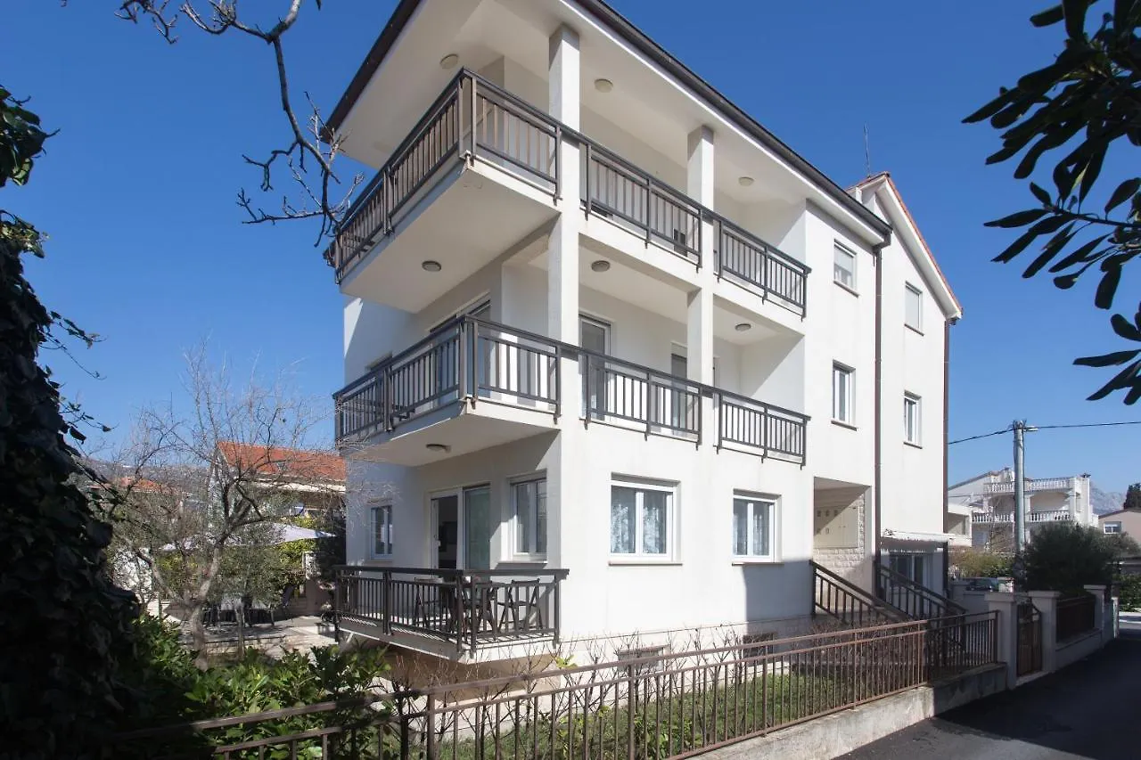 Apartments Villa Japeri Kastela