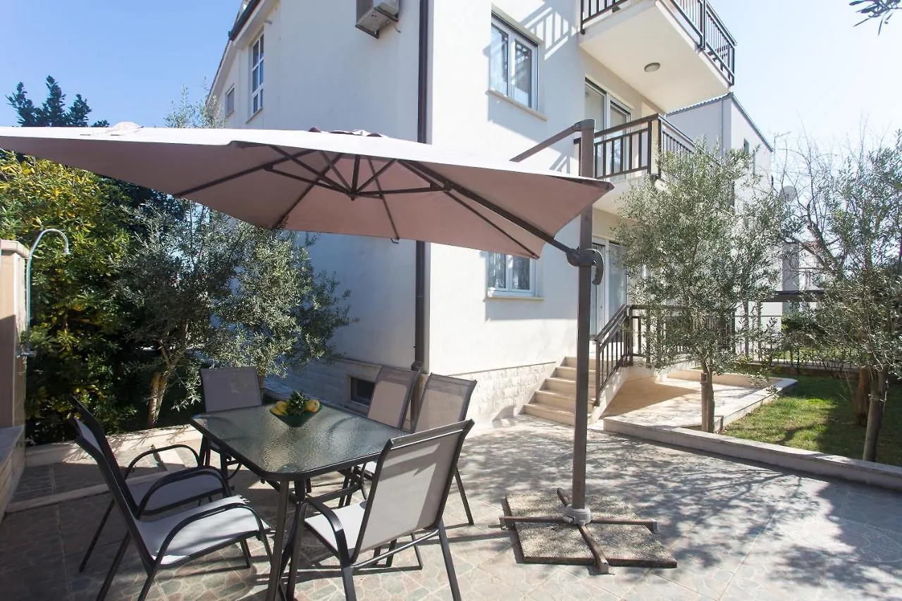 Apartments Villa Japeri Kastela