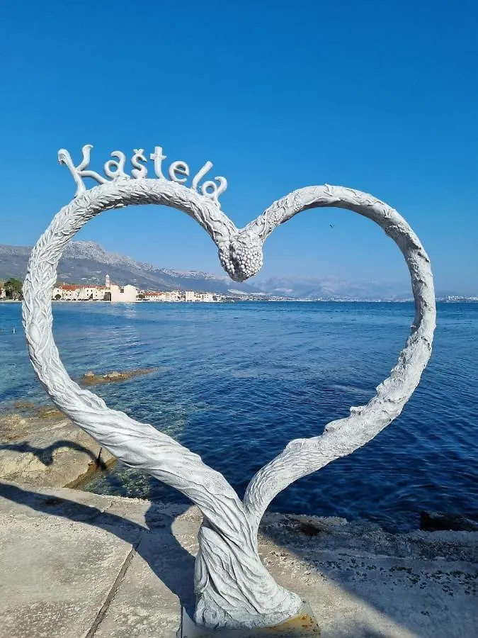 Apartments Villa Japeri Kastela Croatia