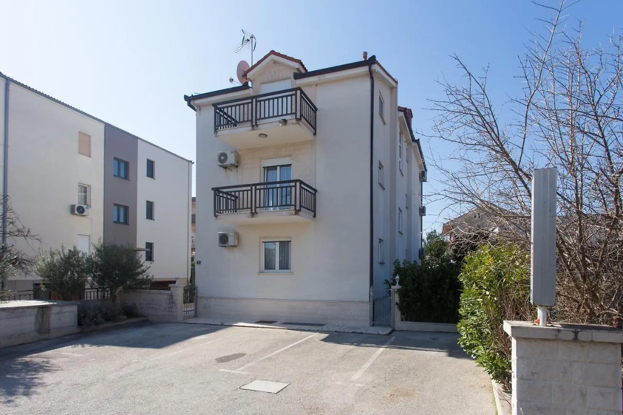 Apartments Villa Japeri Kastela Croatia